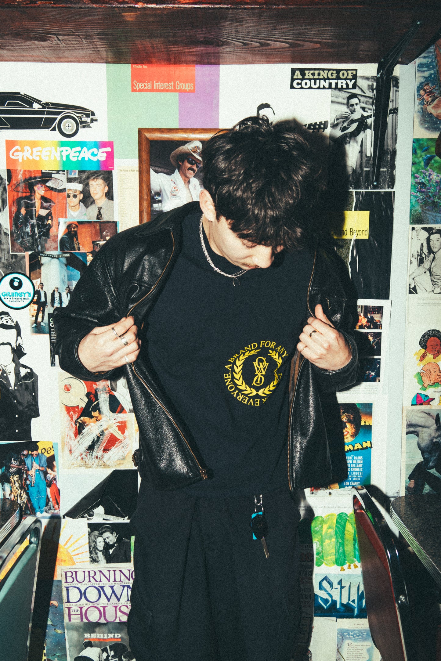 Crest Cropped Tee - Black